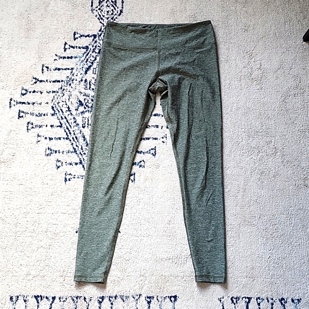 Scorpio Sol Green Leggings Size M
